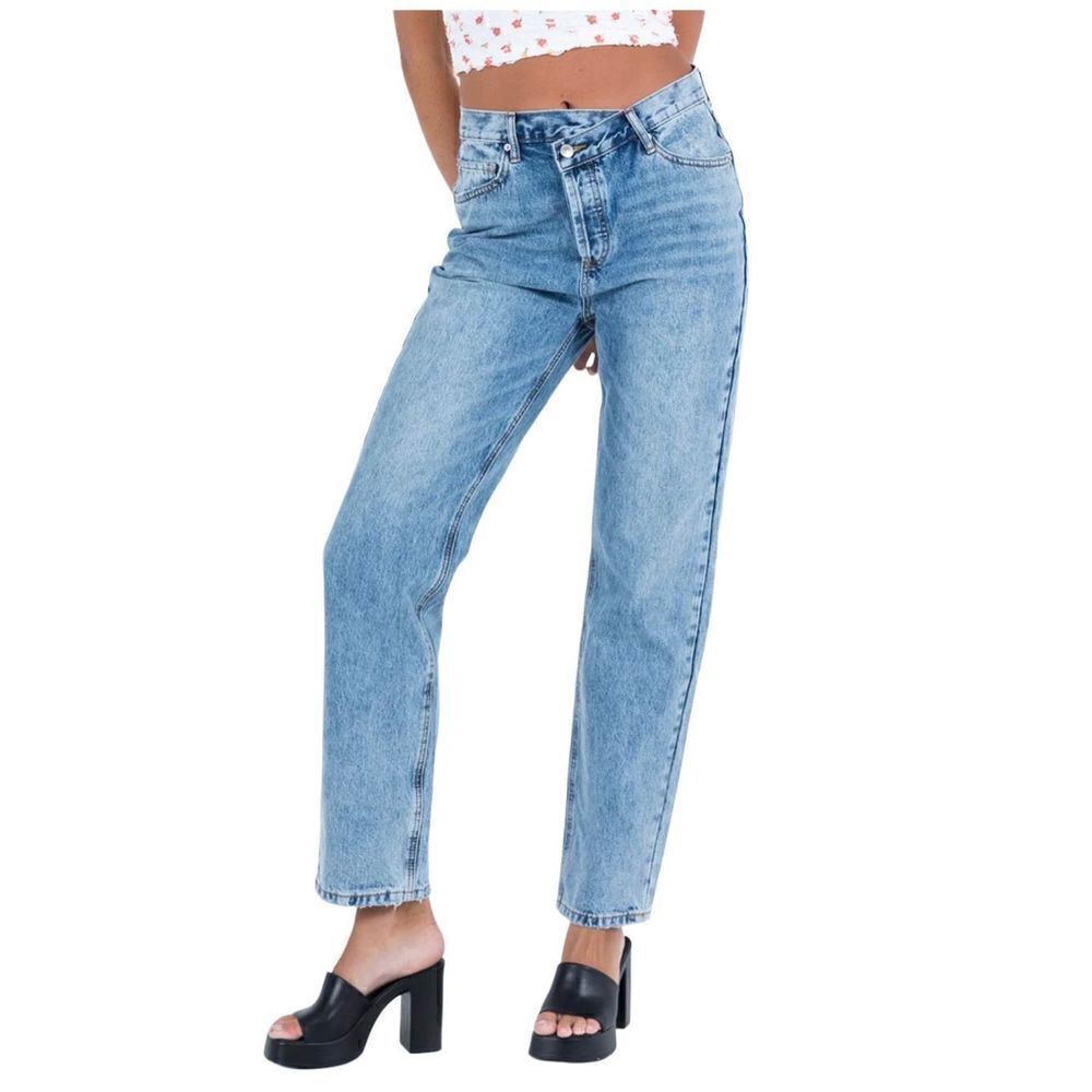 NWT Princess‎ Polly Holly asymmetric straight leg Jean light wash women’s size 2